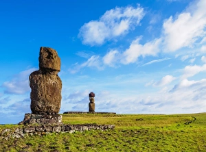 UNESCO Sites In Latin America Drucke: Moais in Tahai Archaeological Complex, Rapa Nui National Park, UNESCO World Heritage Site