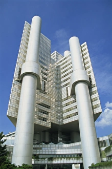 Bavarian Architecture Styles Drucke: The modern Hypobank Building in Munich
