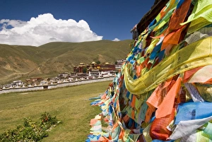 Sichuan China Tourism Drucke: Monastery and prayer flags, Litang, Sichuan, China, Asia