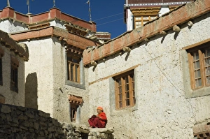 Lamayuru Monastery Drucke: Monk at Lamayuru gompa (monastery)