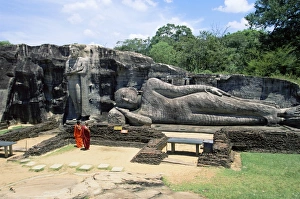 Gal Vihara Polonnaruwa Drucke: Two monks in front of Buddha statue