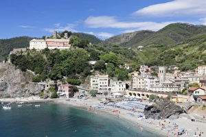 Drucke von Monterosso am Meer in der Cinque Terre ist ein UNESCO-Welterbe und liegt im Riviera di Levante in der Region Ligurien Italiens Verwandte Bilder Drucke: Monterosso am Meer in der Cinque Terre ist ein UNESCO Weltkulturerbe und liegt im Regionalfonds Riviera di Levante
