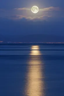 Wales Drucke: Vollmond über den Mumbles in Swansea im Vereinigten Königreich von Wales und Europa