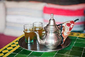 Tassel aus dem marokkanischen Minzegetränk im Café von Marrakesch (Marokko), Nordafrika