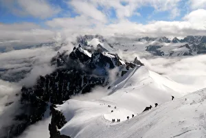 Berge Drucke: Bergsteiger und Kletterer im französischen Alpenrücken Montblanc in den Französischen Alpen Frankreich Europa