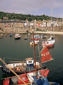 UK Seaside Towns Drucke: Mousehole harbour, Cornwall, England, United Kingdom, Europe