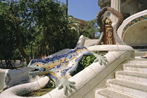 Bilder Datiert 4. September 2008: Mosaik-Schlangenskulptur von Gaudí