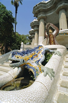 Barcelona Cityscape Photography Drucke: Mozaic lizard sculpture by Gaudi