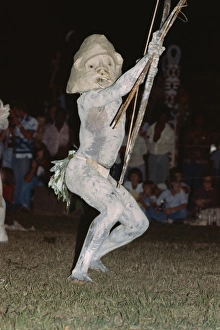 Drucke von Der Mudman aus dem Bezirk Asaro im Hochland bei Sing-Sing in Kowedobu auf der Stadt Port Moresby in Papua Neuguinea im Pazifik Papua-Neuguinea Drucke: Der Mudman aus dem Bezirk Asaro im Hochland bei einem Sing-Sing in Kowedobu, Port Moresby