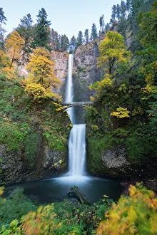 Drucke von Multnomah-Fälle im Herbst, Cascade Locks , Multnamh County , Oregon USA Nordamerika Bilder Datiert 2021 Februar: Multnomah-Fälle im Herbst, Cascade Locks, Multnomah County, Oregon