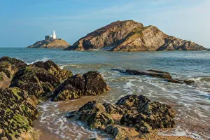 Felsensprachleuchte von Mumbles Hafenbrücke in der Küstenbucht von Gower im Südwesten des Vereinigten Königreichs in Großbritannien und Europa