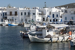 Hafen von Naoussa auf der Insel Paros in den Kykladen-Griechenland und Europa