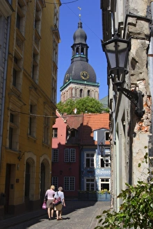 Baltic States Travel Guide Drucke: Narrow streets of Riga