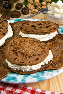 Tuscany Food Photography Drucke: Necci, flatbread made with chestunt flour, filled with ricotta cheese, Tuscany