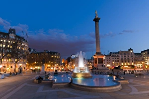Photography In Europe Drucke: Nelsons Column and Trafalgar Square, London, England, United Kingdom, Europe
