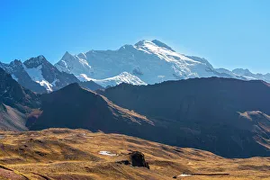 Drucke von Der Nevado Ausangate im Andenreich nahe dem Regenbogenberg nahe Uchullujllo im Bezirk Pitumarca in der Provinz Kanaris in der Region Kusko Peru Südamerika Südamerikanische Kunstdrucke: Nevado Ausangate im Andenregion nahe dem Regenbogenberg nahe Uchullujllo in der Provinz Kanclís in der Region Kusko