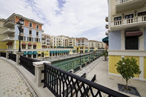 Capital Cities In The Middle East Drucke: The new Pearl property development in Doha, Qatar, Middle East