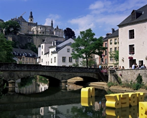 River Views In Europe Drucke: Old City and river