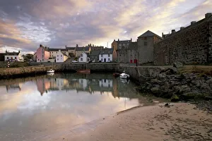 Drucke von Alter Hafen aus dem 17. Jahrhundert in Portsoy am Sonnenuntergang nahe von Banff im Schottland (Aberdeenshire), Vereinigtes Königreich Europäisch Aberdeenshire Drucke: Alter Hafen aus dem 17. Jahrhundert