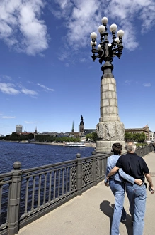 Riga Old Town Drucke: The Old Town from across the river Daugava