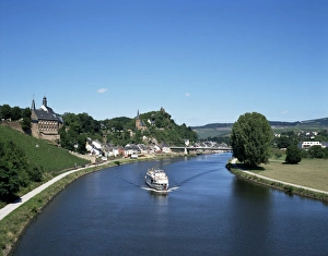 Europe River Views Drucke: Old town and River Saar