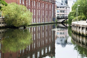 United Kingdom Cityscapes Drucke: Old Warehouse reflected in the River Wensum