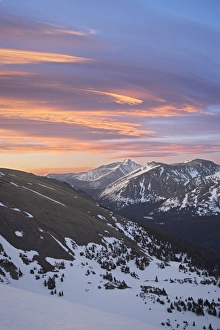 Nature Landscape Photography Drucke: Orange clouds at dawn above Longs Peak
