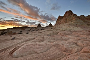 Coyote Buttes Rock Formations Drucke: Orange clouds at sunrise above sandstone formations