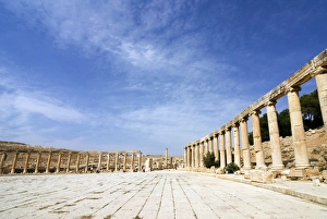 Jerash Jordan Drucke: Oval Plaza with colonnade and ionic columns, Jerash (Gerasa), a Roman Decapolis city