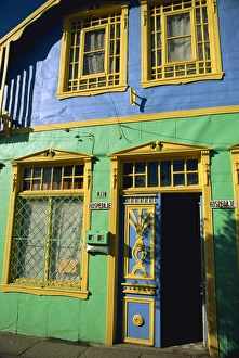 Colorful Building Facades Drucke: Detail of painted building facade, Castro, Chiloe Island, Chile, South America