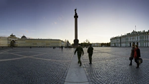 UNESCO World Heritage Site Travel Destinations Drucke: Palace Square, Alexander Column and the Hermitage