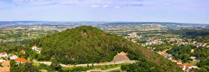 Blick aus der Burg Forchtenstein über die Landschaft in Österreich (Burgenland), Europa