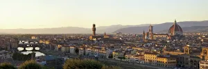 Blick aus der Panorama-Position über den Ponte Vecchio, die Flussarne und das Palazzo Vecchio sowie das Dom von Piazza del Popolo