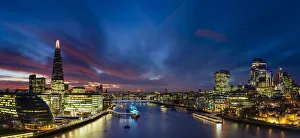 London Evening Scene Drucke: Panoramic view of River Thames