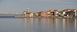 Drucke von Umfassende Aussicht entlang der Küstenstraße von Piran in Slowenien im Europa Slowenien Drucke: Panoramische Aussicht entlang der Küstenstraße von Piran in Slowenien im Europa