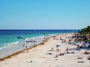 Tropical Vacation Spot Drucke: Paradise Beach, elevated view, Tulum, Quintana Roo State, Mexico
