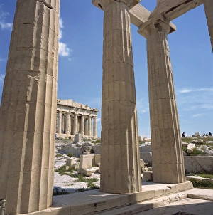 Acropolis UNESCO Site Drucke: The Parthenon viewed from Propylaea