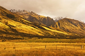 Mountain Silhouette At Sunset Drucke: Pasture and Ben Ohau Range