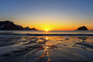 Lofoten Islands Beach Drucke: Patterns created by the small river on a sandy beach at sunset
