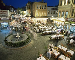 Colorful Street Food Drucke: Pavement fish restaurants