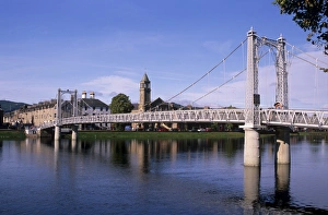 Highland Region Scotland Drucke: Pedestrian bridge over River Ness