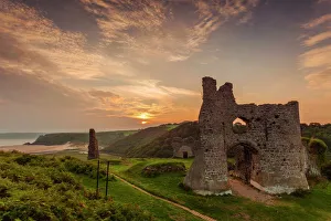 Wales Drucke: Pennardsburg Burg über drei Klippenbucht an der Küste von Südwales im Vereinigten Königreich in Europa