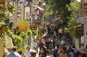 Bilder Datiert 10. Juli 2007: Menschen gehen auf der Rue du Petit Champlain in Québec Stadt im kanadischen Provinz Québec Nordamerika