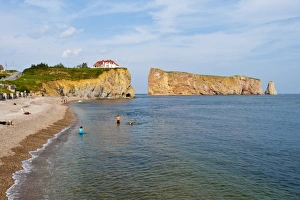 Perce Rock Drucke: Perce and Rocher Perce (Perce Rock), Quebec, Canada, North America