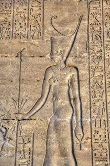North African Antiquities Drucke: Pharaoh, Bas Relief, Hypostyle Hall, Temple of Khnum, Esna, Egypt, North Africa, Africa
