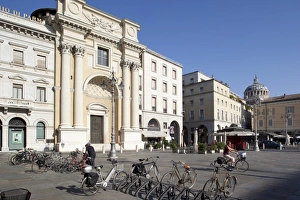 Parma Italy Drucke: Piazza Garibaldi, cycles and architecture, Parma, Emilia Romagna, Italy, Europe