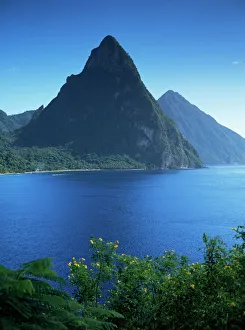 Drucke von Die Pitons in Saint-Lucia im Windwärts-Inseln der Karibik und Zentralamerika St. Lucia Drucke: Die Pitons, Saint-Lucia