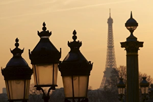 Sunset Over The Eiffel Tower Drucke: Place de la Concorde and Eiffel Tower, Paris, France, Europe