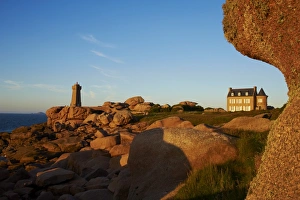French Heritage Architecture Drucke: Pointe de Squewel and Mean Ruz Lighthouse