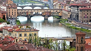 Fluss Drucke: Brücke Ponte Vecchio über den Fluss Arno in Florenz